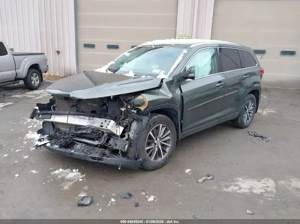 5TDJZRFH3JS849730 2018 TOYOTA HIGHLANDER - Image 2