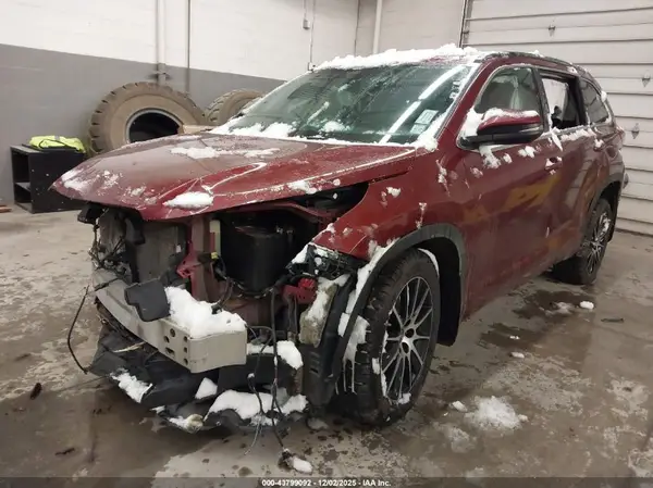 5TDJZRFH3JS850120 2018 TOYOTA HIGHLANDER - Image 2