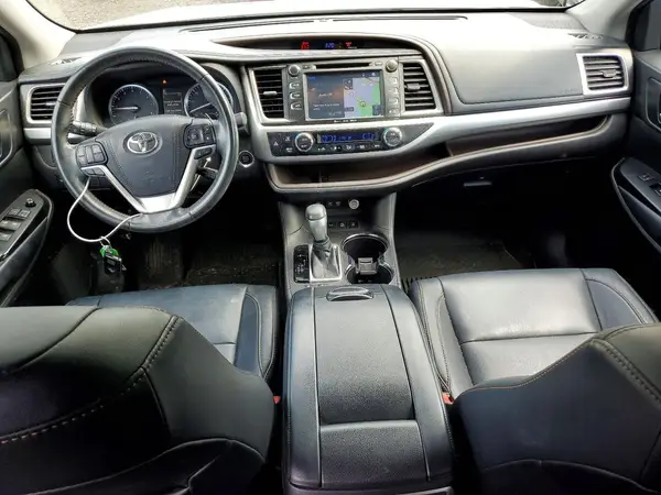 5TDJZRFH3JS857097 2018 TOYOTA HIGHLANDER - Image 8
