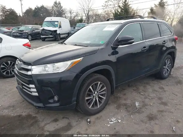 5TDJZRFH3JS859447 2018 TOYOTA HIGHLANDER - Image 2