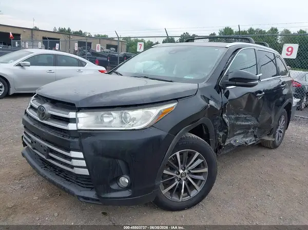 5TDJZRFH3JS859481 2018 TOYOTA HIGHLANDER - Image 2