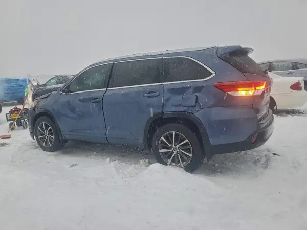 5TDJZRFH3JS871033 2018 TOYOTA HIGHLANDER - Image 2