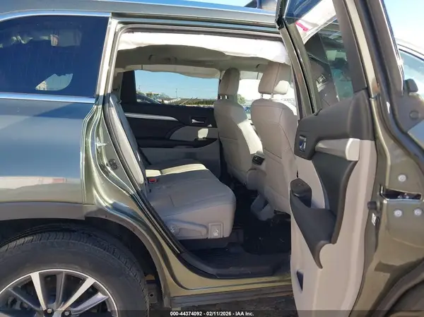 5TDJZRFH3JS875910 2018 TOYOTA HIGHLANDER - Image 8