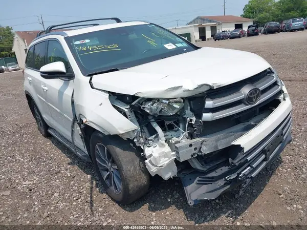5TDJZRFH3JS877401 2018 TOYOTA HIGHLANDER - Image 1