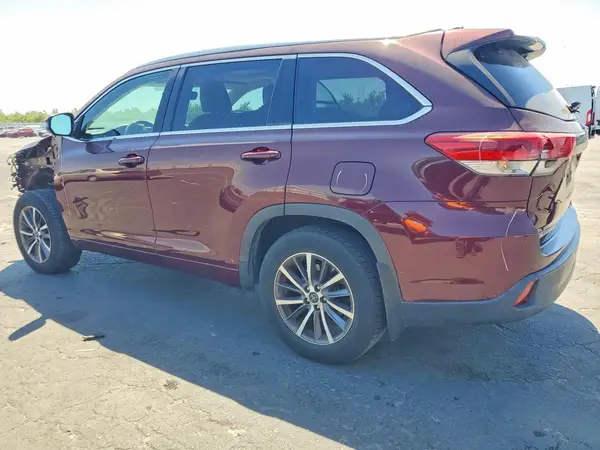5TDJZRFH3JS879116 2018 TOYOTA HIGHLANDER - Image 2