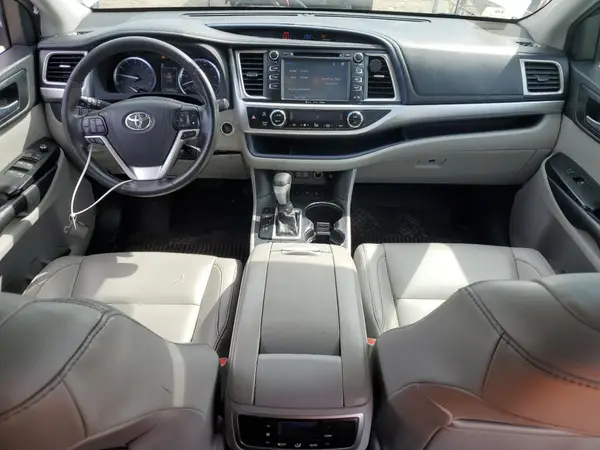 5TDJZRFH3JS879942 2018 TOYOTA HIGHLANDER - Image 8