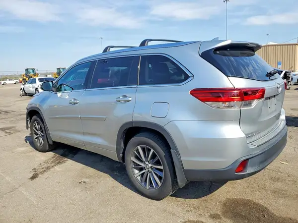 5TDJZRFH3JS882100 2018 TOYOTA HIGHLANDER - Image 2