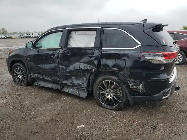 5TDJZRFH3JS883490 2018 TOYOTA HIGHLANDER - Image 2