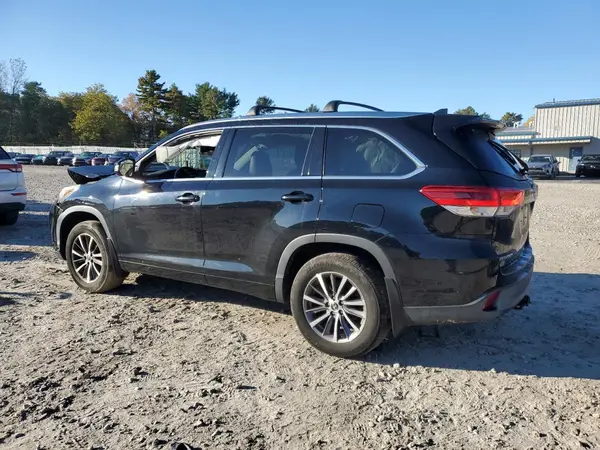 5TDJZRFH3JS884817 2018 TOYOTA HIGHLANDER - Image 2