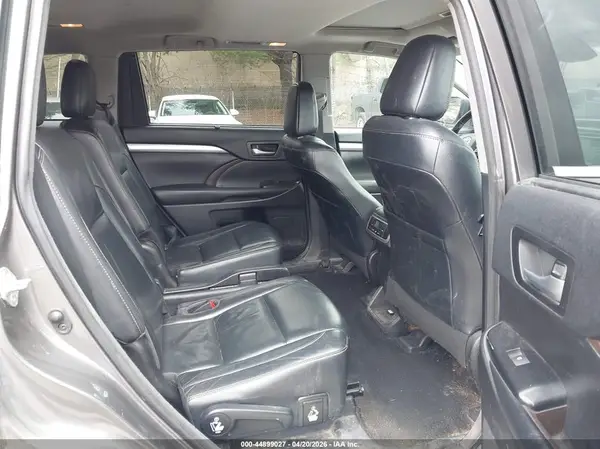 5TDJZRFH3JS884946 2018 TOYOTA HIGHLANDER - Image 8