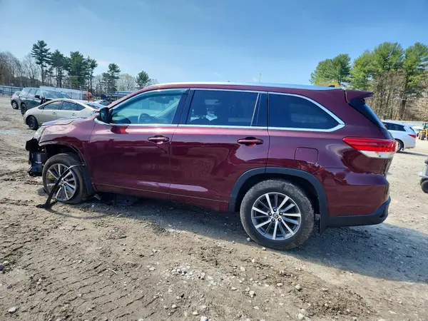 5TDJZRFH3JS888236 2018 TOYOTA HIGHLANDER - Image 2