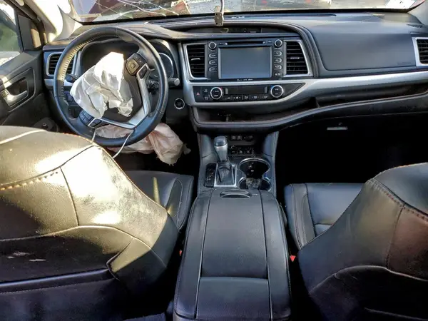 5TDJZRFH3JS891590 2018 TOYOTA HIGHLANDER - Image 8