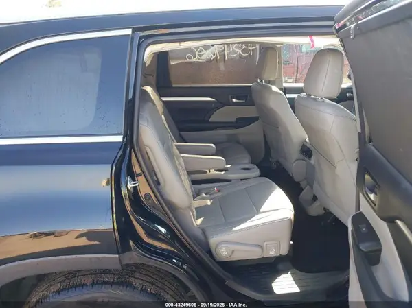 5TDJZRFH3JS891864 2018 TOYOTA HIGHLANDER - Image 8