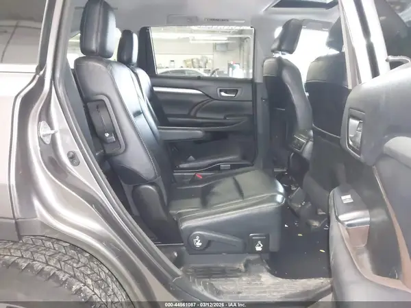 5TDJZRFH3JS892898 2018 TOYOTA HIGHLANDER - Image 8
