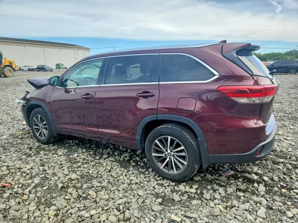 5TDJZRFH3JS893369 2018 TOYOTA HIGHLANDER - Image 2