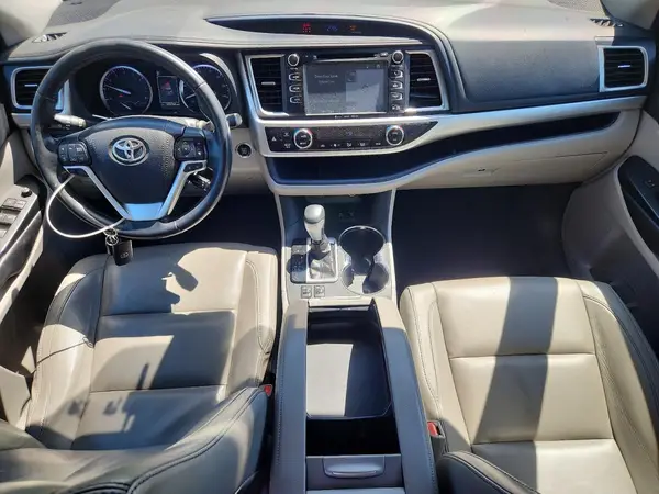 5TDJZRFH3JS906556 2018 TOYOTA HIGHLANDER - Image 8