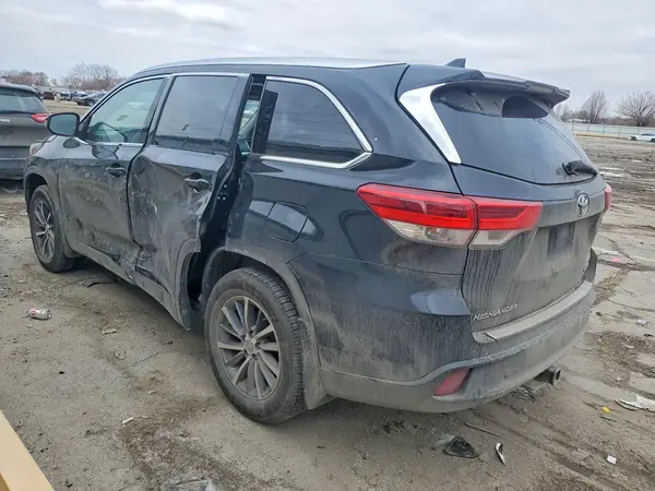 5TDJZRFH3JS908579 2018 TOYOTA HIGHLANDER - Image 2