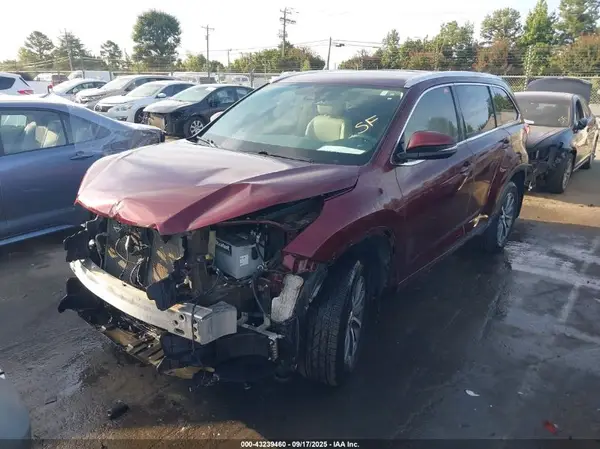 5TDJZRFH3JS911255 2018 TOYOTA HIGHLANDER - Image 2