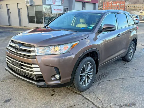 5TDJZRFH3JS913099 2018 TOYOTA HIGHLANDER - Image 1