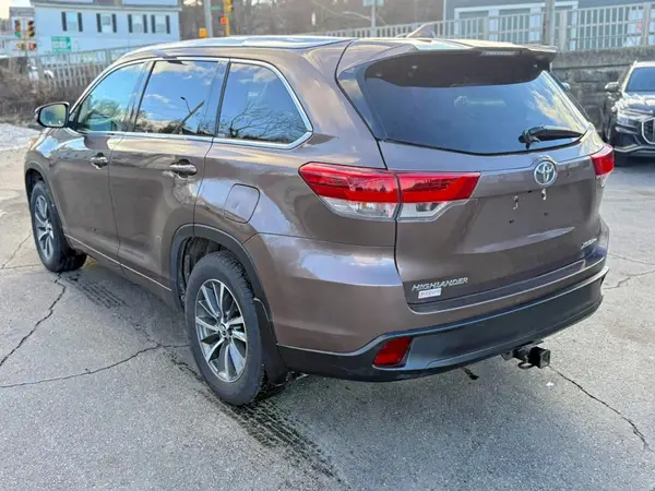 5TDJZRFH3JS913099 2018 TOYOTA HIGHLANDER - Image 2