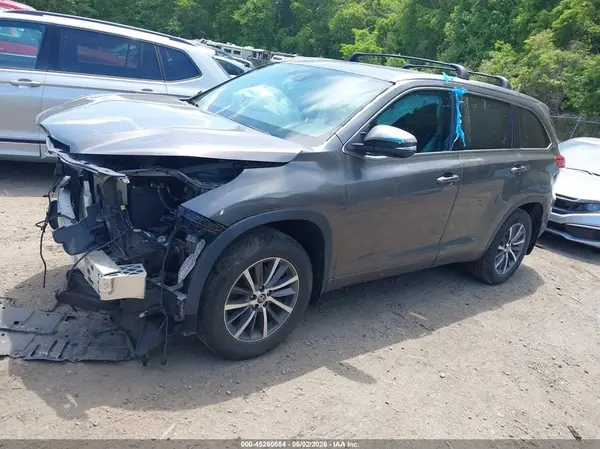 5TDJZRFH3JS913491 2018 TOYOTA HIGHLANDER - Image 2