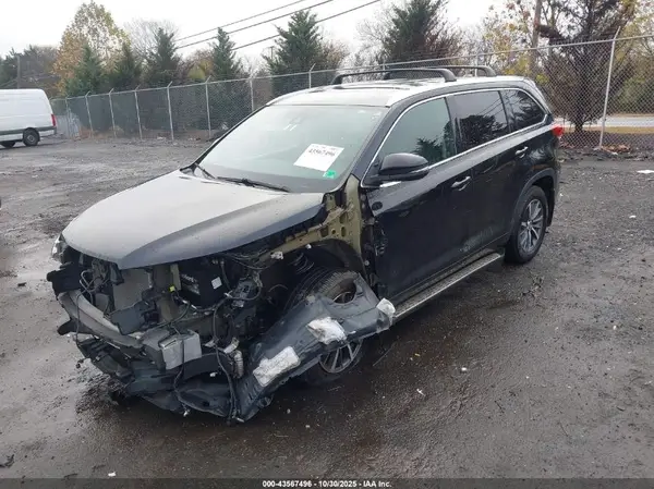 5TDJZRFH3JS913734 2018 TOYOTA HIGHLANDER - Image 2