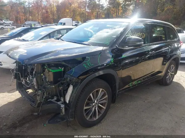 5TDJZRFH3JS914155 2018 TOYOTA HIGHLANDER - Image 2