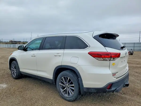 5TDJZRFH3KF602225 2019 TOYOTA HIGHLANDER - Image 2