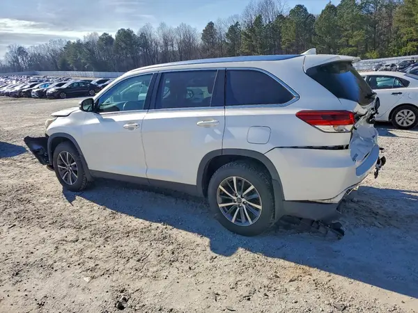 5TDJZRFH3KS563250 2019 TOYOTA HIGHLANDER - Image 2