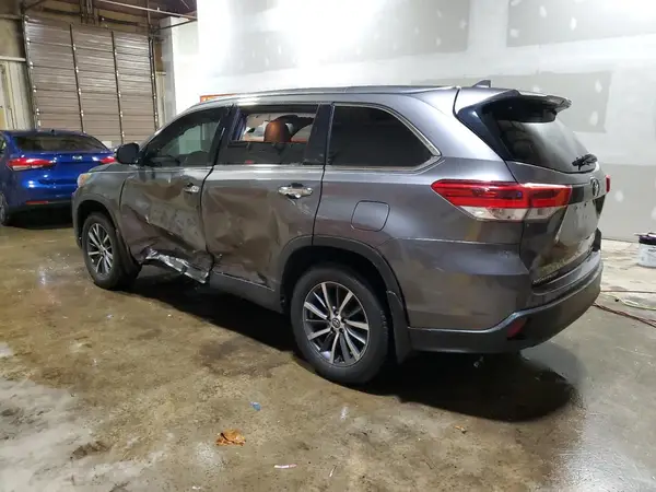 5TDJZRFH3KS568190 2019 TOYOTA HIGHLANDER - Image 2