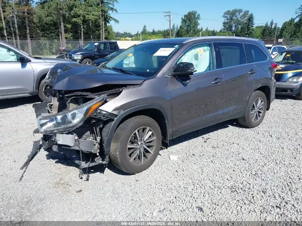 5TDJZRFH3KS570490 2019 TOYOTA HIGHLANDER - Image 2