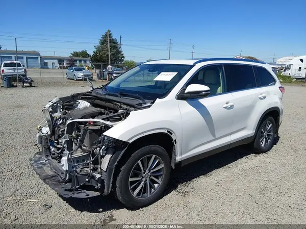 5TDJZRFH3KS574197 2019 TOYOTA HIGHLANDER - Image 2