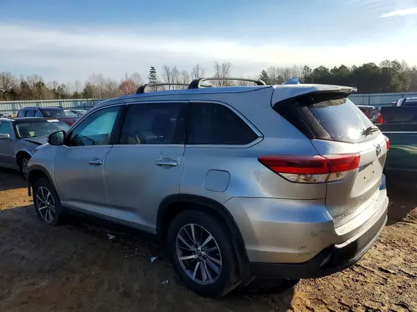5TDJZRFH3KS574653 2019 TOYOTA HIGHLANDER - Image 2