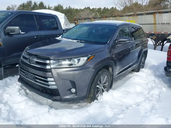 5TDJZRFH3KS575737 2019 TOYOTA HIGHLANDER - Image 2