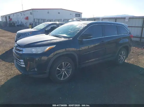5TDJZRFH3KS580338 2019 TOYOTA HIGHLANDER - Image 2