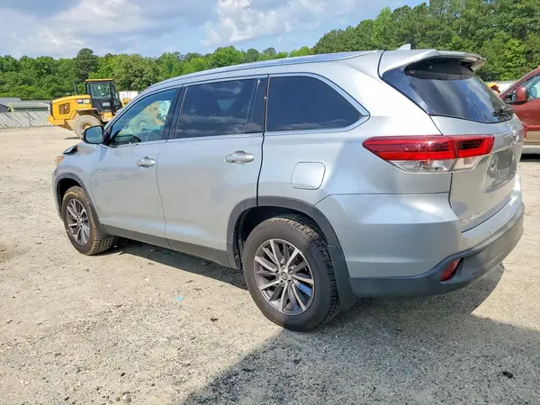 5TDJZRFH3KS581702 2019 TOYOTA HIGHLANDER - Image 2