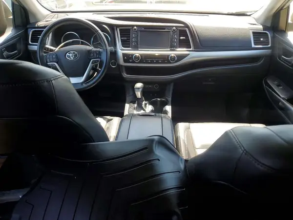 5TDJZRFH3KS581702 2019 TOYOTA HIGHLANDER - Image 8