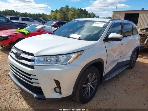 5TDJZRFH3KS581831 2019 TOYOTA HIGHLANDER - Image 2