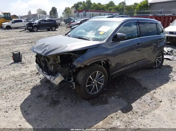 5TDJZRFH3KS582297 2019 TOYOTA HIGHLANDER - Image 2
