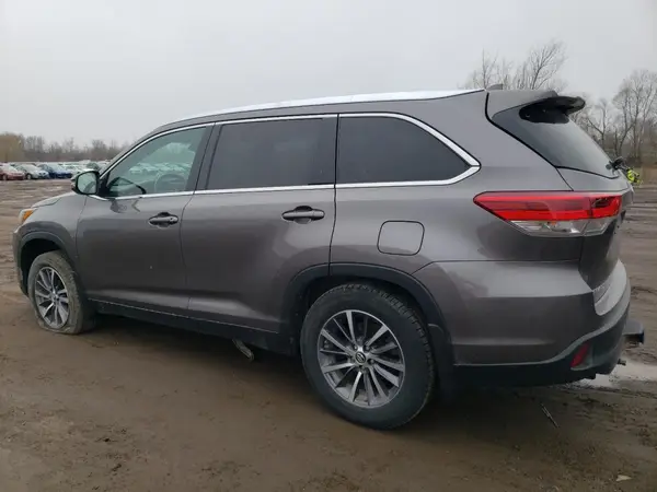 5TDJZRFH3KS583109 2019 TOYOTA HIGHLANDER - Image 2
