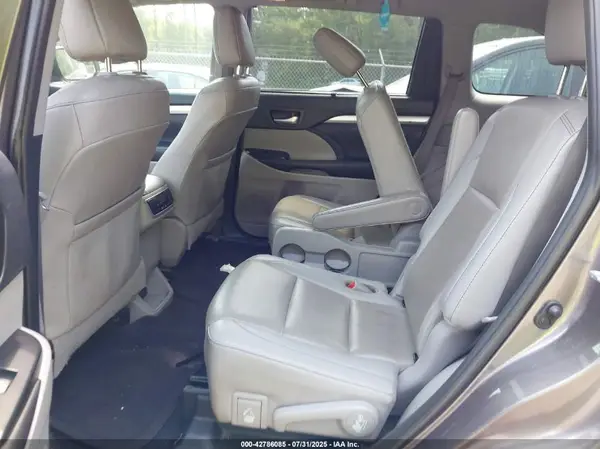 5TDJZRFH3KS583269 2019 TOYOTA HIGHLANDER - Image 8