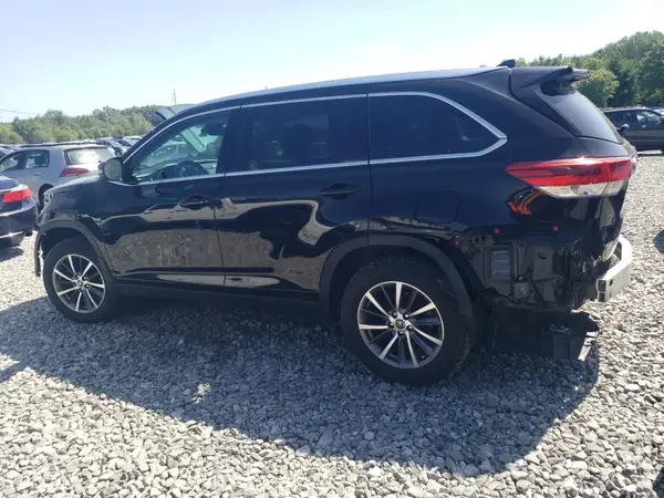5TDJZRFH3KS583529 2019 TOYOTA HIGHLANDER - Image 2