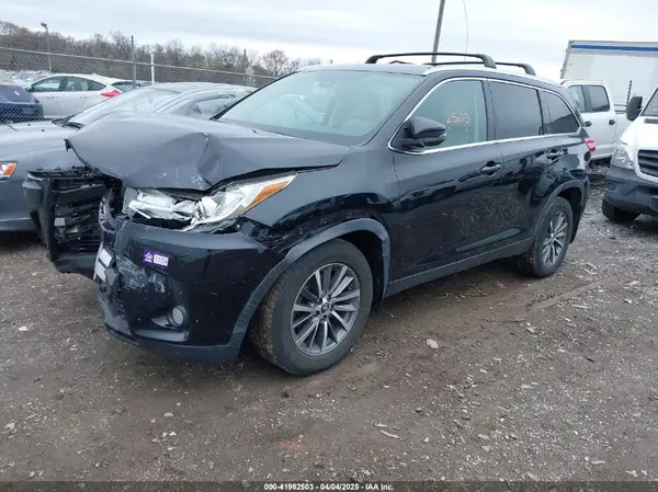 5TDJZRFH3KS583546 2019 TOYOTA HIGHLANDER - Image 2
