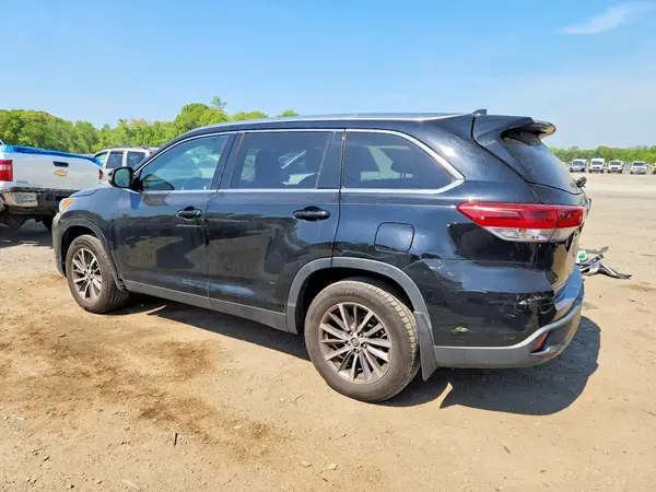 5TDJZRFH3KS584440 2019 TOYOTA HIGHLANDER - Image 2