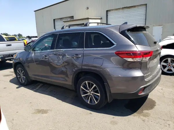 5TDJZRFH3KS585040 2019 TOYOTA HIGHLANDER - Image 2