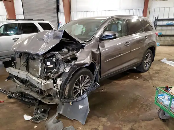 5TDJZRFH3KS585636 2019 TOYOTA HIGHLANDER - Image 1