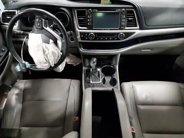 5TDJZRFH3KS585636 2019 TOYOTA HIGHLANDER - Image 8