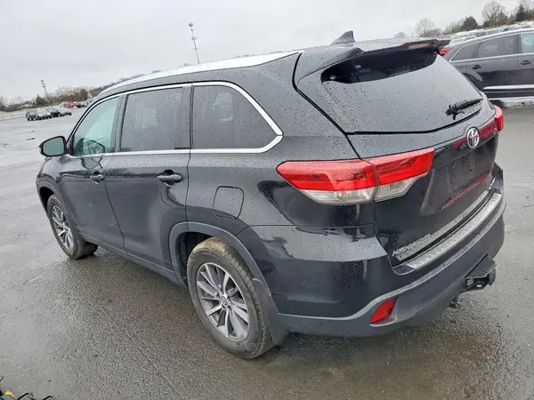 5TDJZRFH3KS590805 2019 TOYOTA HIGHLANDER - Image 2