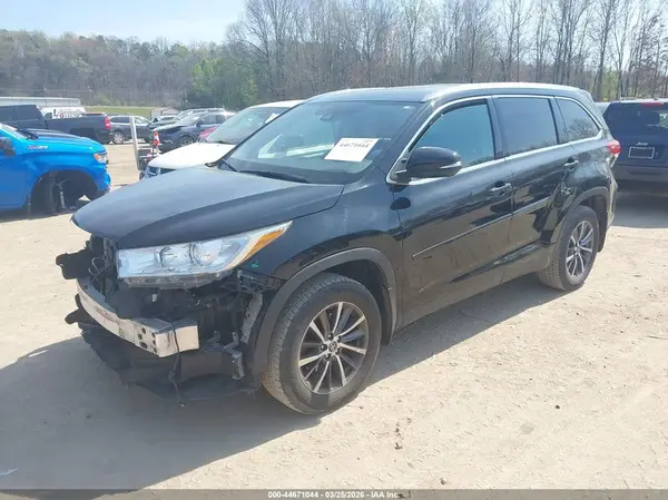 5TDJZRFH3KS591209 2019 TOYOTA HIGHLANDER - Image 2