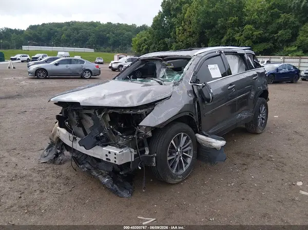 5TDJZRFH3KS591999 2019 TOYOTA HIGHLANDER - Image 2